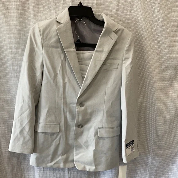 NWT Nautica Boy’s 2 Piece Set Suit in Light Grey